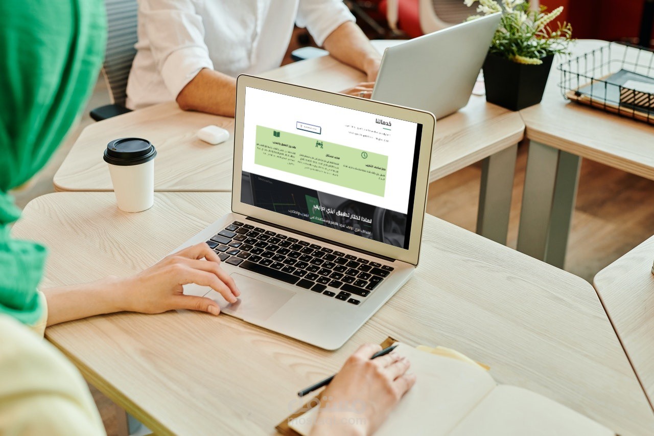 صفحة تعريفية عن تطبيق هاتف