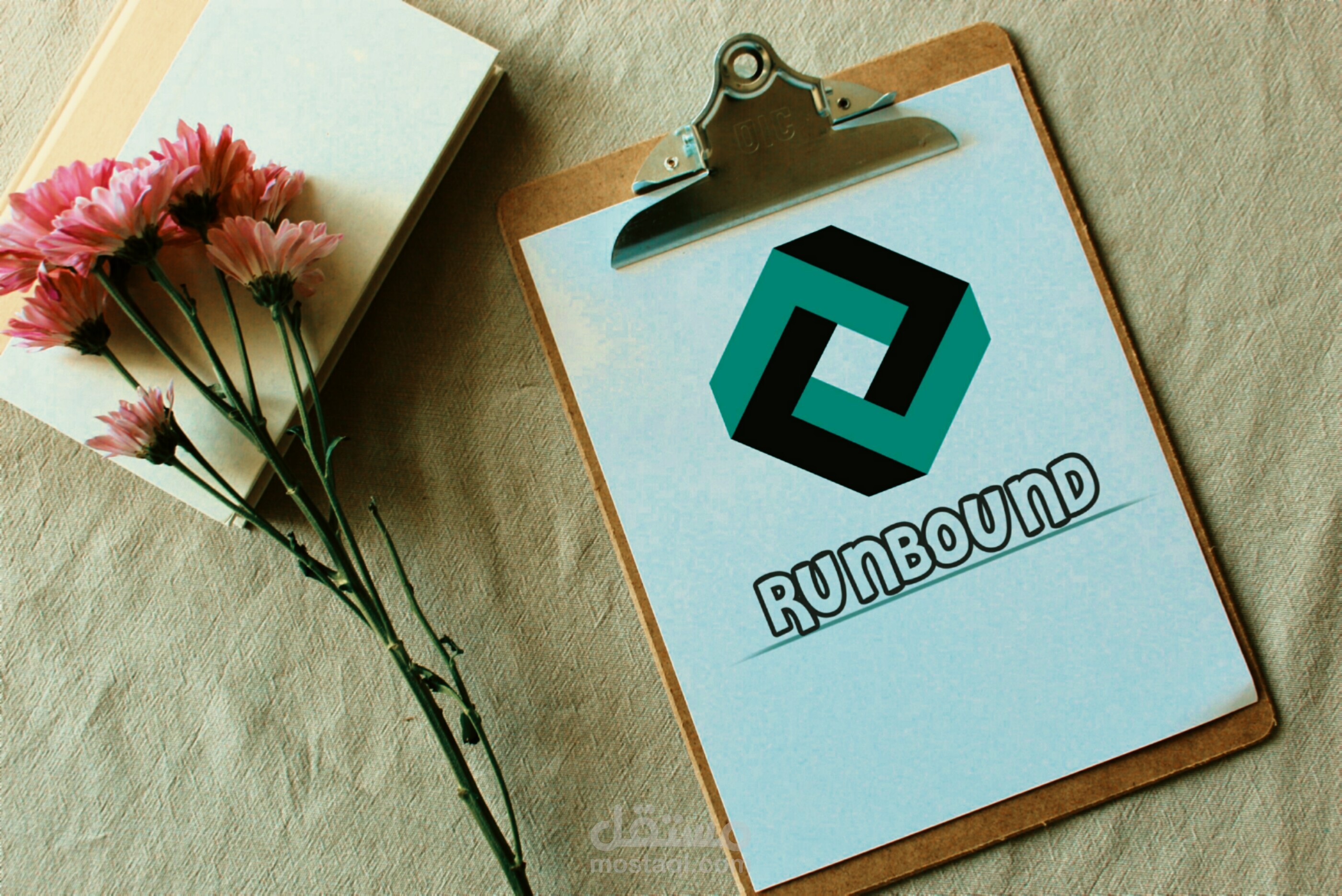 مثال عن شعار صنعته بنفسي Runbound Logo