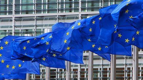 تسليم اطروحة دكتوراه في الجغرافيا " الاتحاد الاوروبي الموروفولجيا"