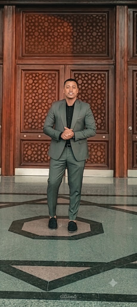 كاتب و مصمم