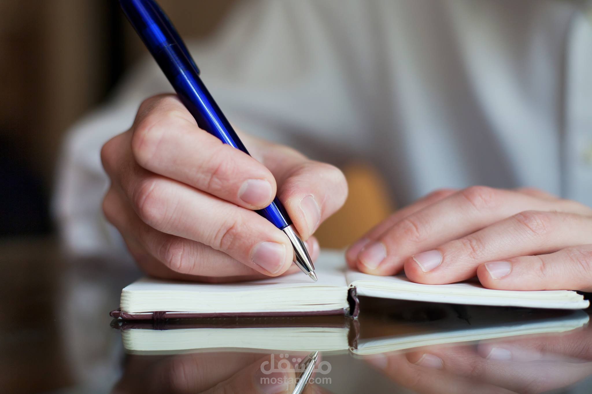 تأليف قصص ، مسرحيات ، تعابير أدبية بالمواصفات التي تطلبها