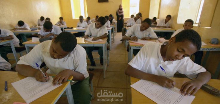 كتابه مقاله عن تحديات وآفاق التعليم في السودان بمساعده ai