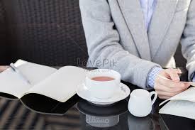 تدقيق لغوي،كتابة القصص والشعر، تصميم بوسترات