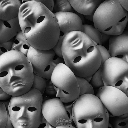 من نحن- الـ Mask الاجتماعى