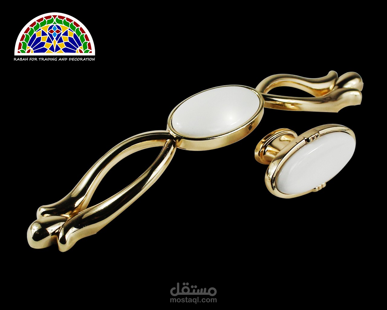 تصوير و ادارة منتجات الشركة على موقعها الالكتروني