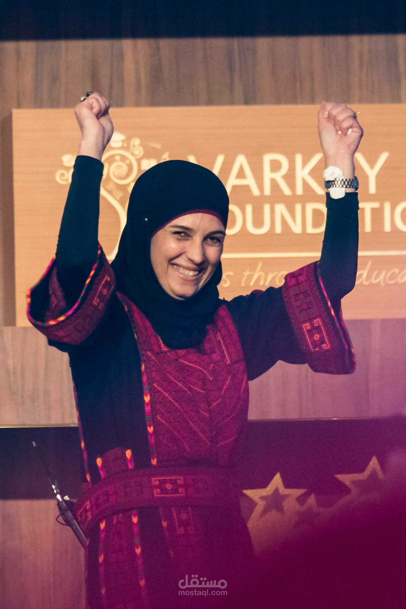 الفلسطينية حنان الحروب .. أفضل معلمة في العالم!