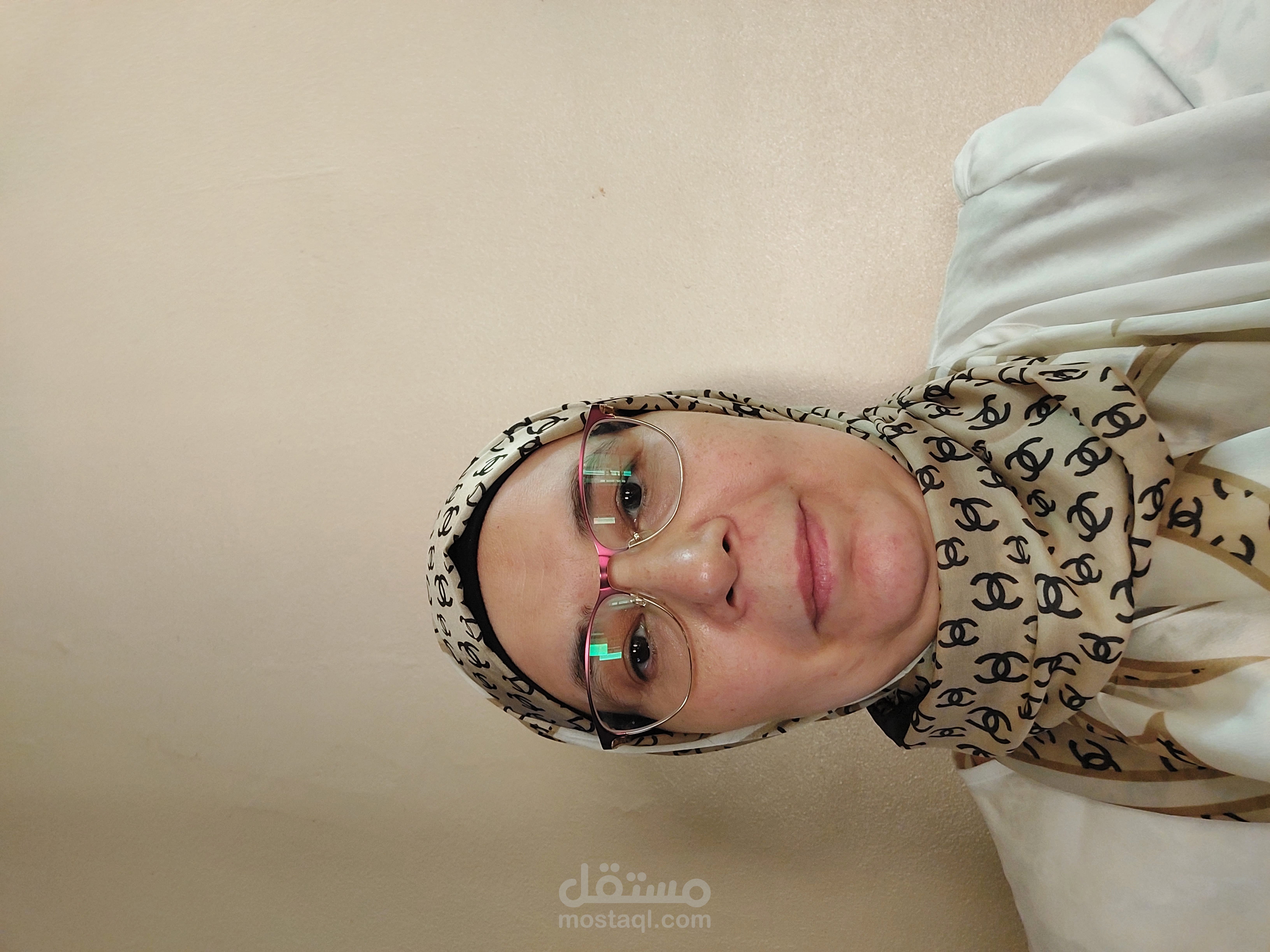 معلمة لغة انجليزية