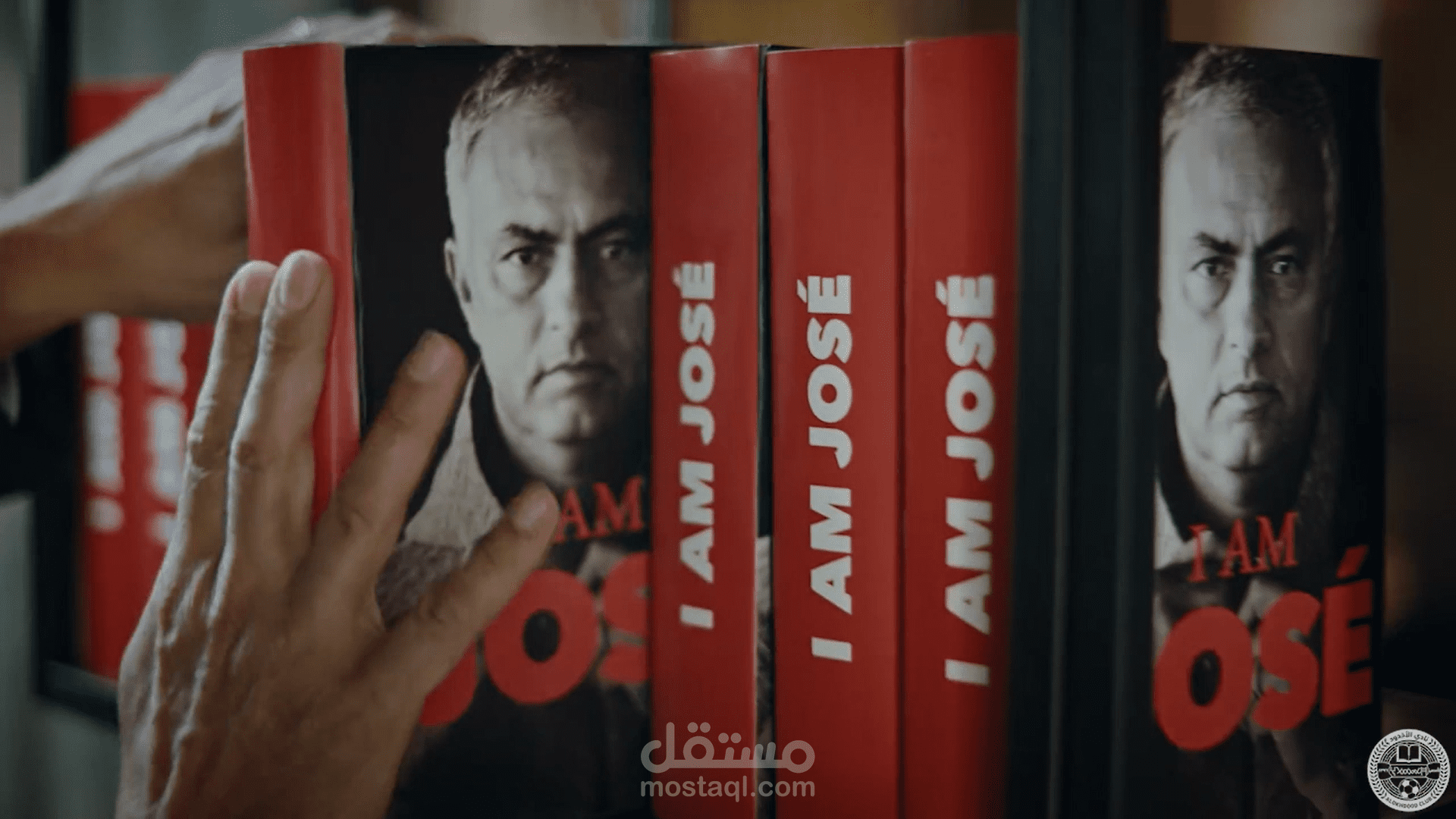 اعلان تشويقي لتعاقد النادي مع مدرب جديد