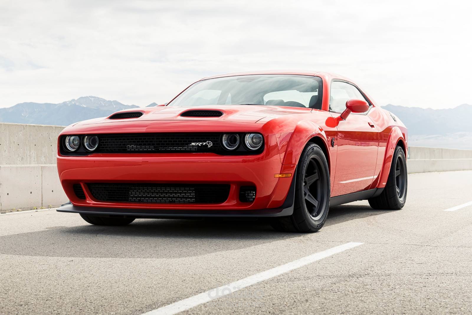 مونتاج لسيارة Dodge Challenger