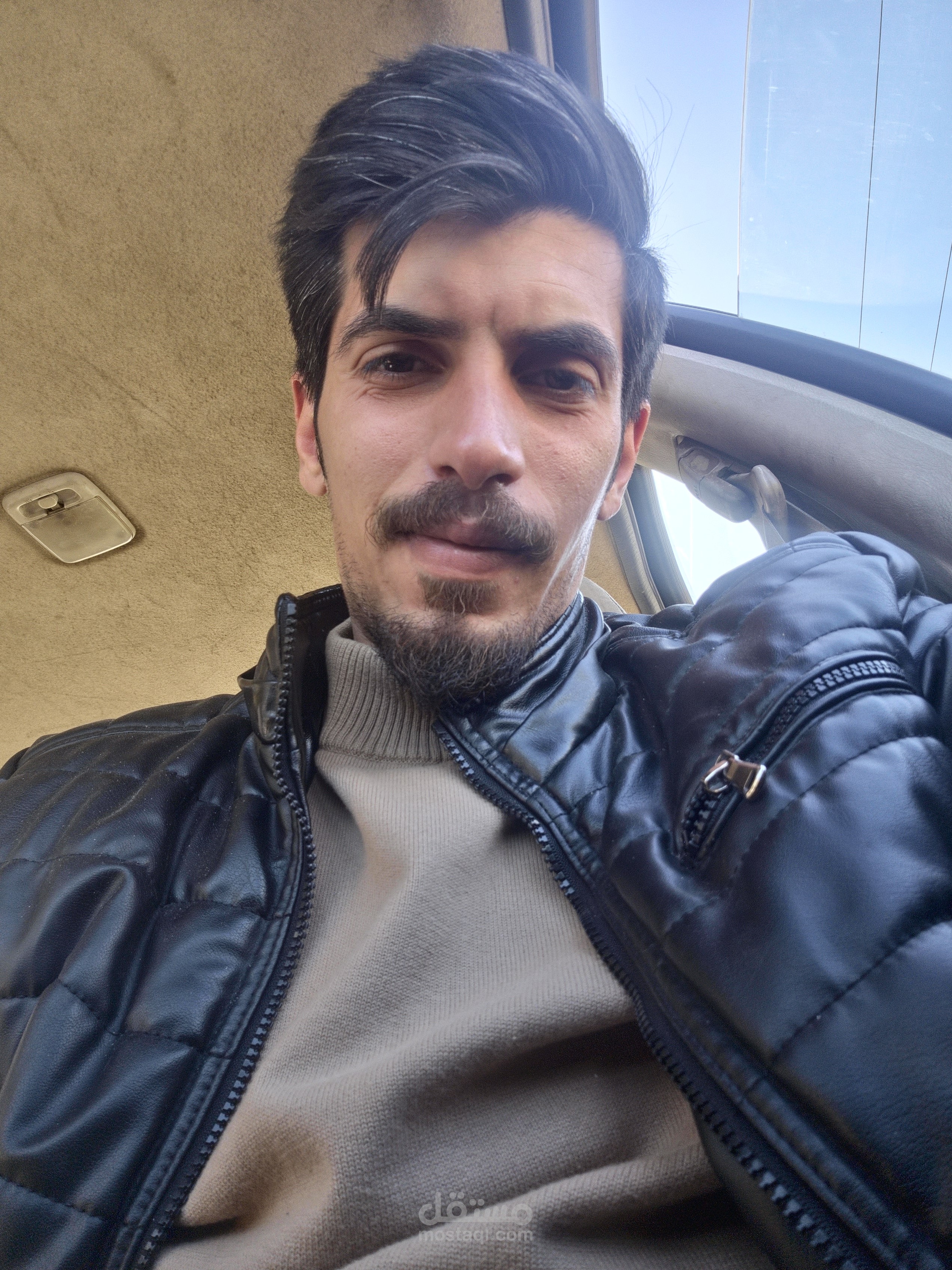 مترجم ومدقق نحوي وتفريغ النصوص