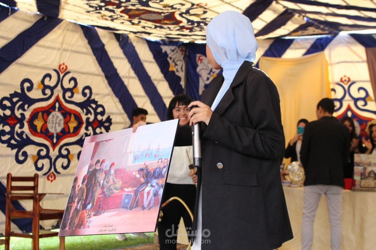 استاذة محاضرة ارشاد سياحي