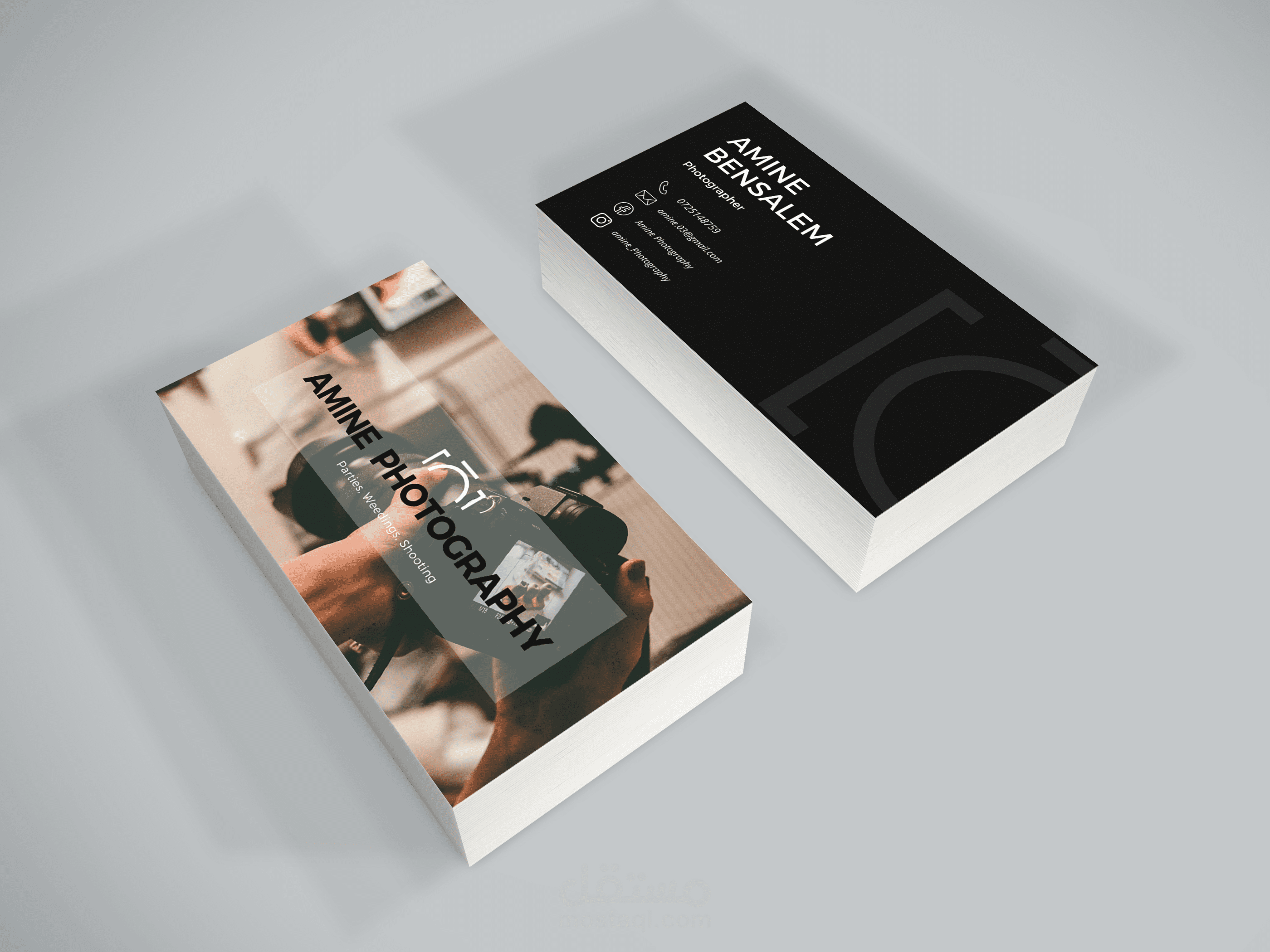 بطاقة عمل لمصور فوتوغرافي بالجزائر