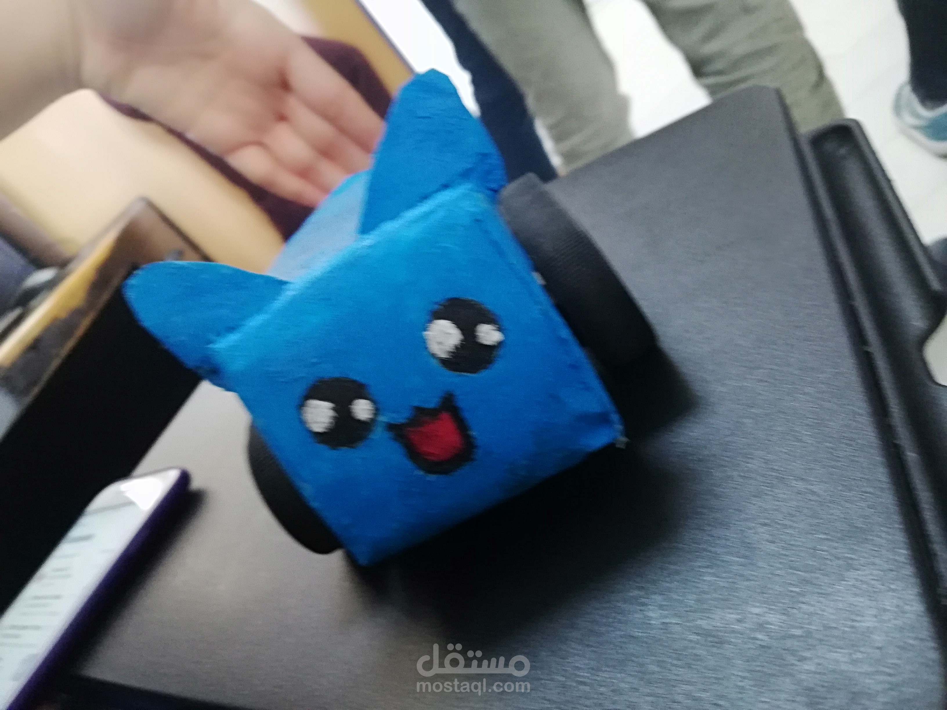 تصميم مجسم ل سيارة سباق صغيرة