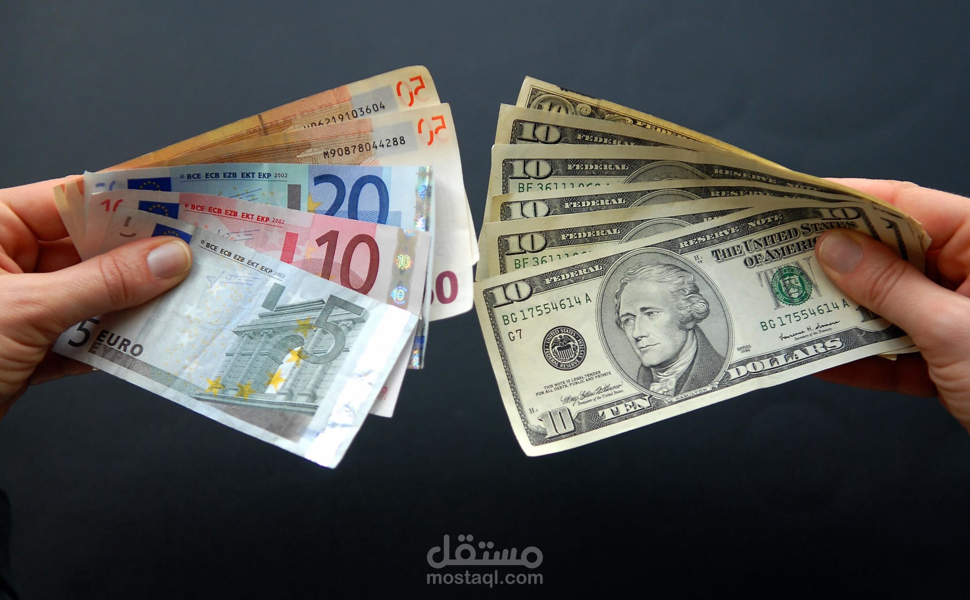 ”التكبر مش حِلو”.. انكسار الدولار مع انخفاض سعر الفائدة والذهب يلمَع في السماء