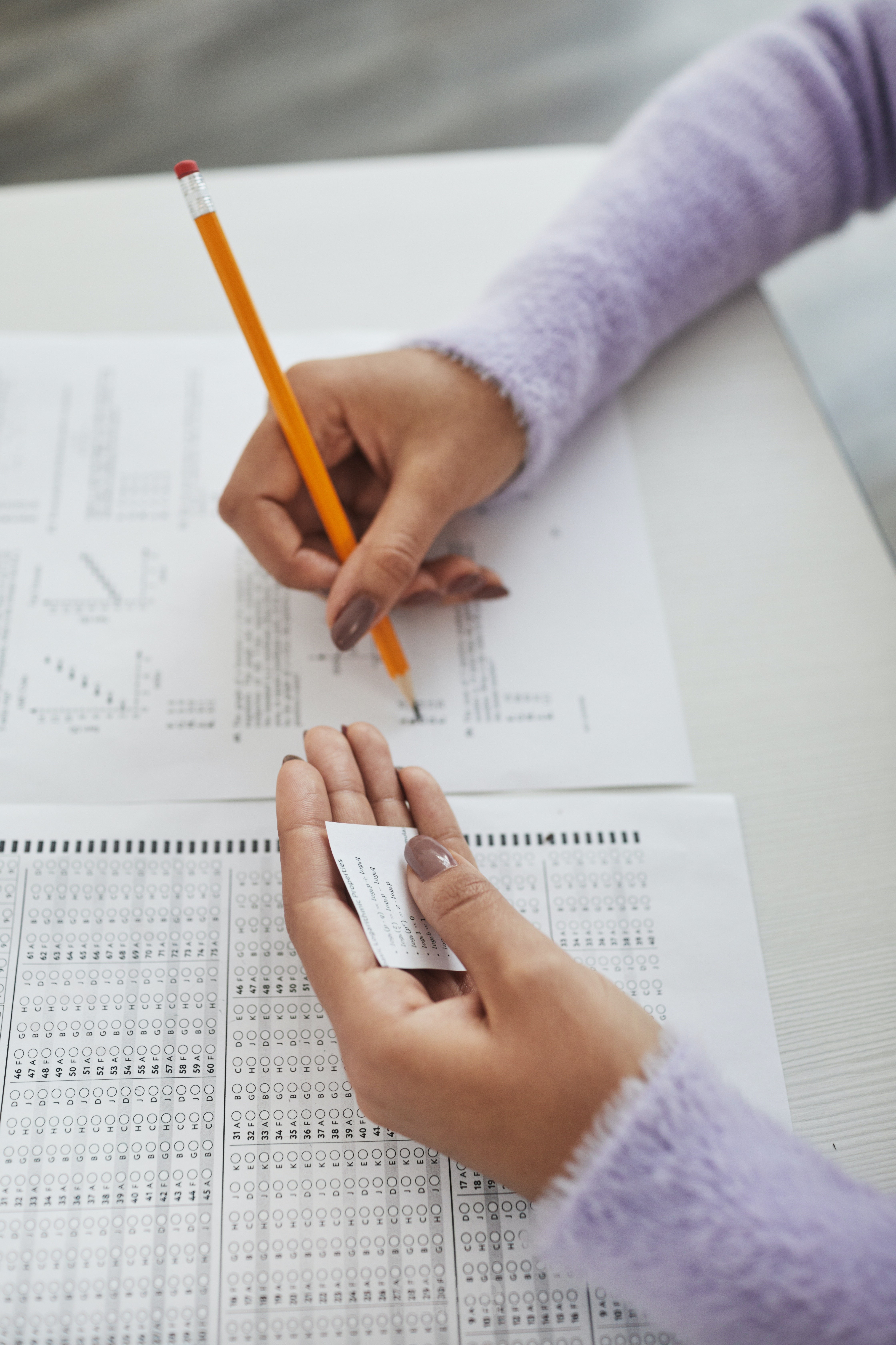 ترجمة إمتحان عن الكهرباء الساكنة