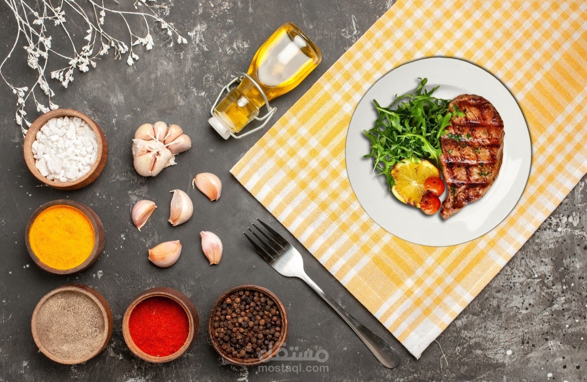 تصميم طبق طعام مع أطباق البهارات والتوابل